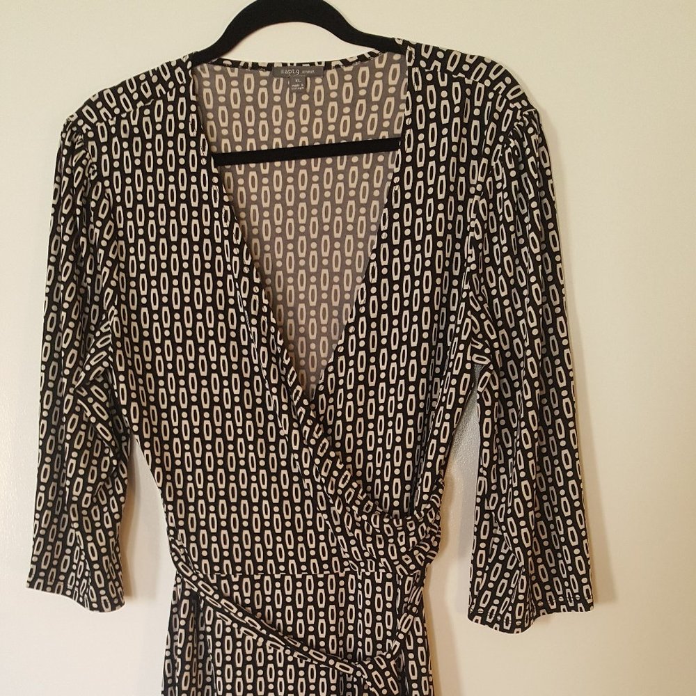 APT 9 WRAP DRESS  / TOP XL Stretch Plunge Neck b&w Abstract Geometric Sexy